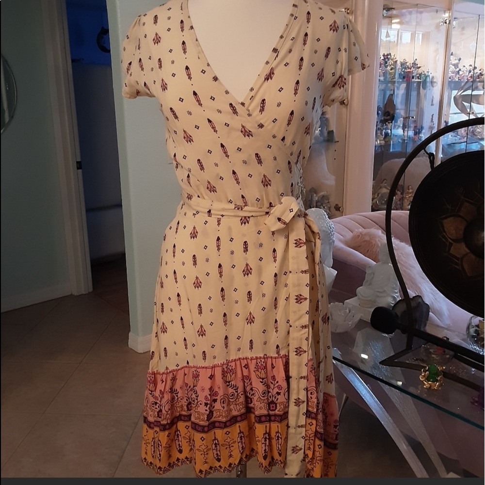 ISLA BAY WRAP DRESS NWT LARGE